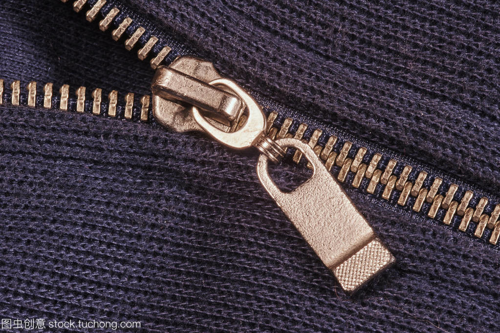 拉鏈的藍(lán)色毛衣